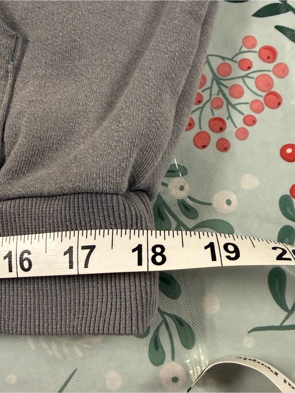 Alo - well loved sweatshirt - Picture 5 of 11